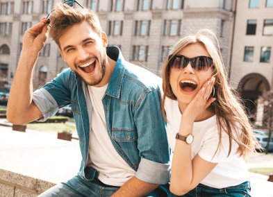 Смехотерапия: что это такое и работает ли она