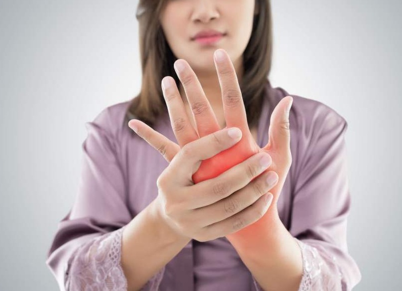 Почему немеют руки и ноги и что с этим делать