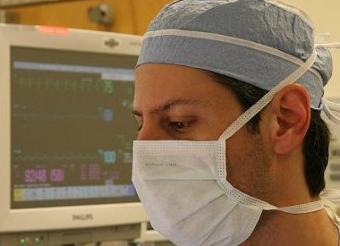 Защищает ли медицинская маска от простуды и гриппа